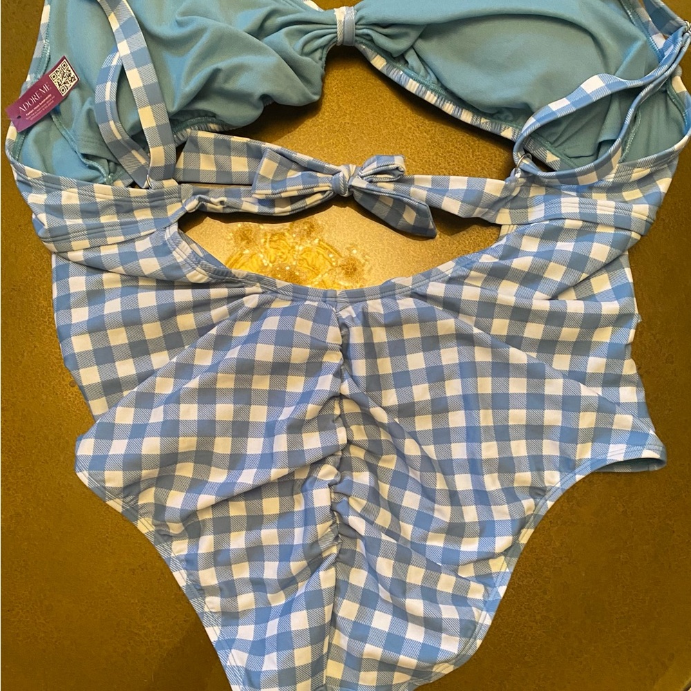 Plus sized swimsuits—all 3! - Picture 5 of 16